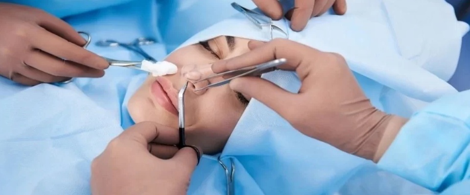 آیا زن برای عمل زیبایی یا جراحی درمانی نیاز به اجازه شوهر دارد؟