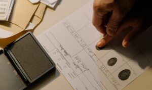 تشخیص اثر انگشت روی کاغذ